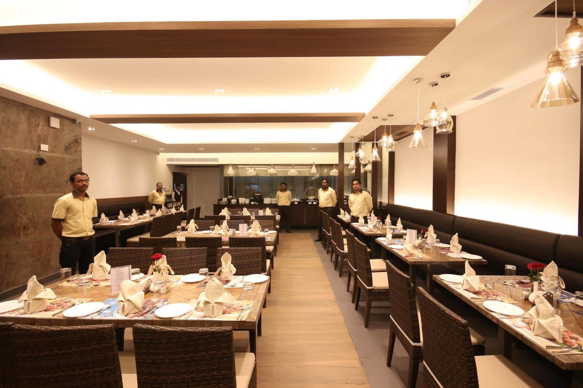 Khanna Fiesta Vellore Exterior foto