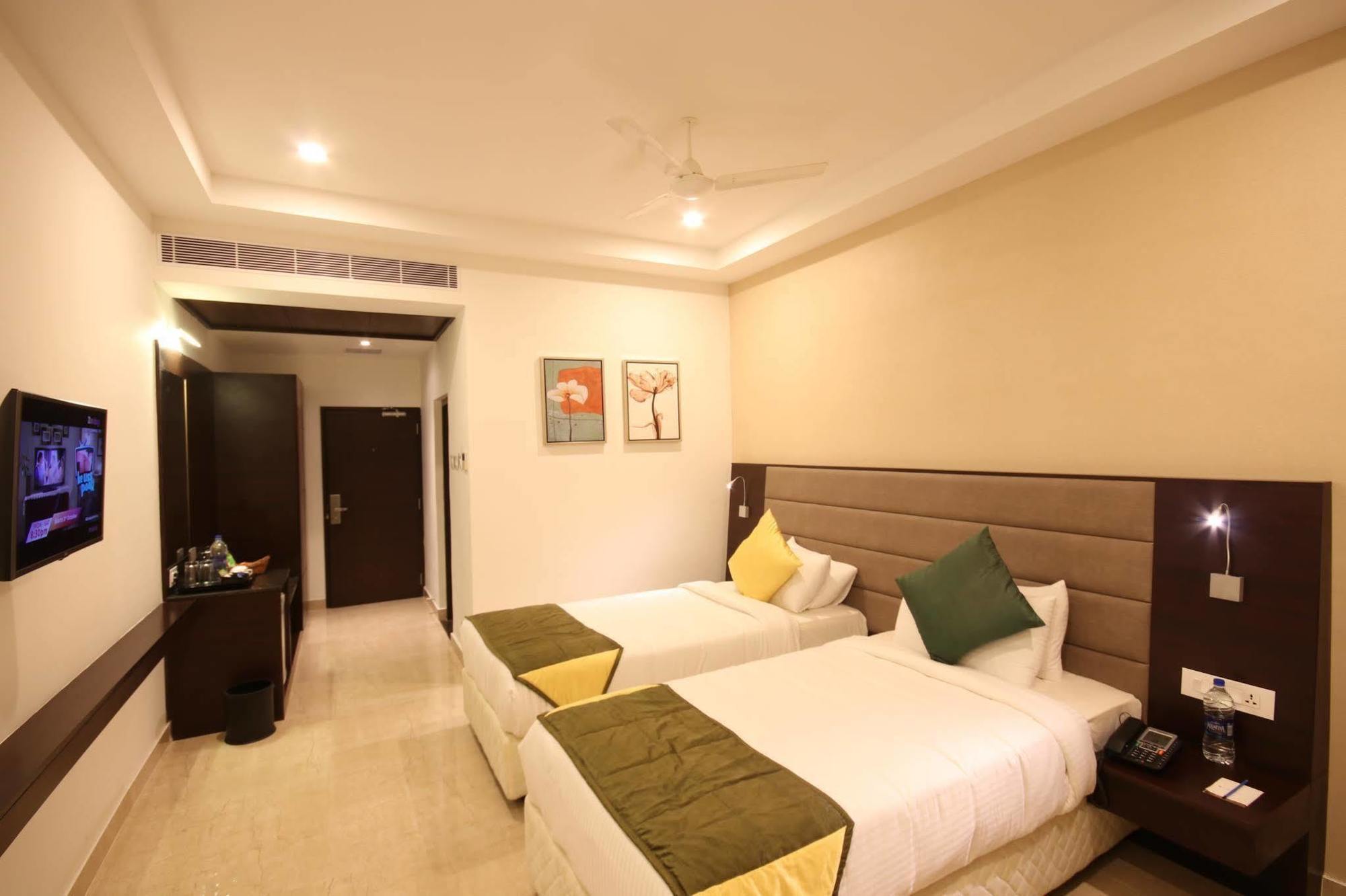 Khanna Fiesta Vellore Exterior foto